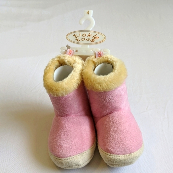 NEW tickle toes pink faux fur baby booties crib shoes size 4 infant - Picture 2 of 7